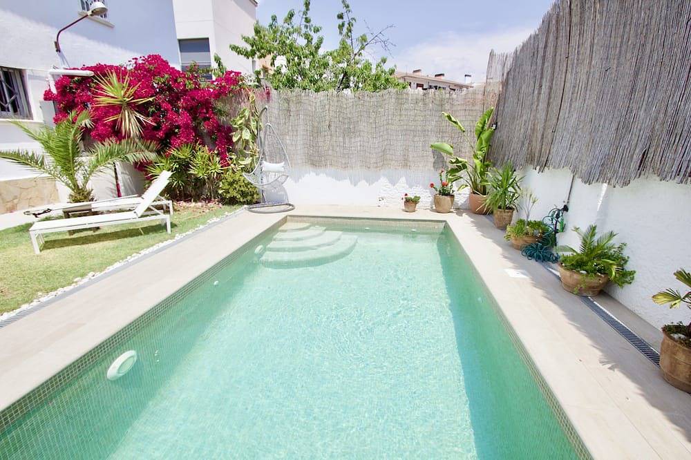 Cozy beach house with private pool 5 min walk from the beach, family-friendly in Vendrell, Costa Dorada