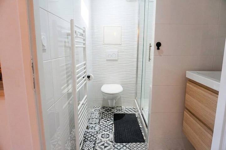 Ganze Wohnung, Tranquil Studio w/ Terrace, Free Parking, Near in Tassin-la-Demi-Lune, Lyon und Umgebung
