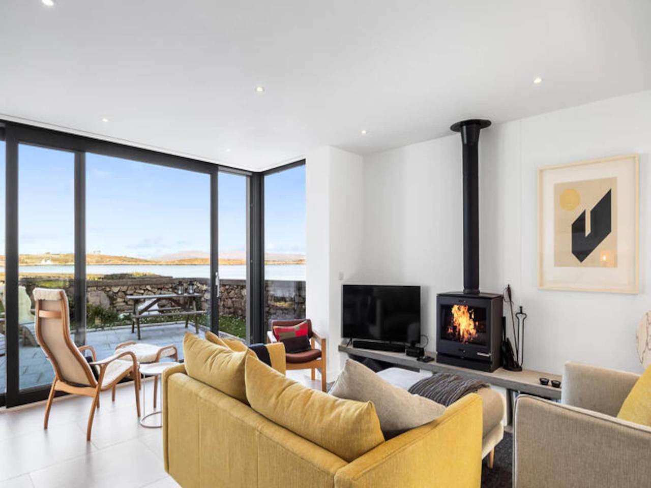 Entire apartment, Cottage in Roundstone near Gurteen Bay in Roundstone, Connemara