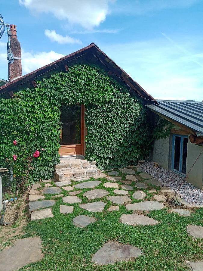 Maison de campagne pour 3 personnes, avec terrasse ainsi que jardin et vue à Viala-du-Tarn