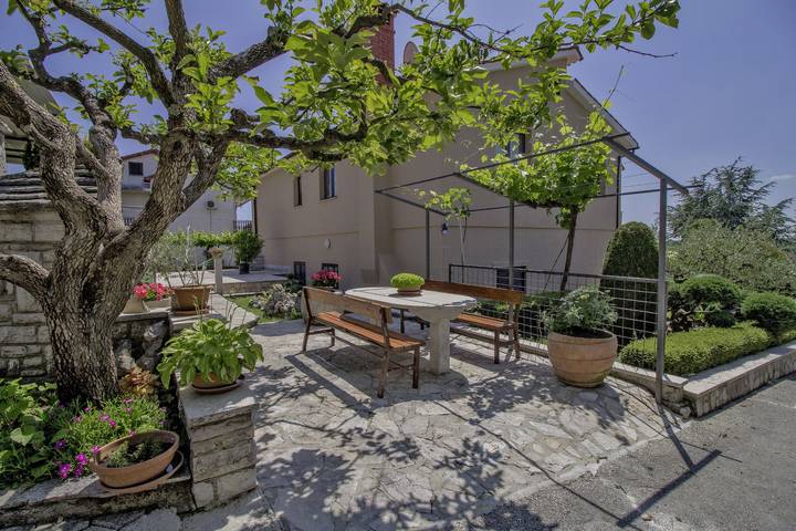 Ganze Wohnung, Lucia in Gračišće - Appartement für 4-5 Personen in Gračišće, Zentralistrien