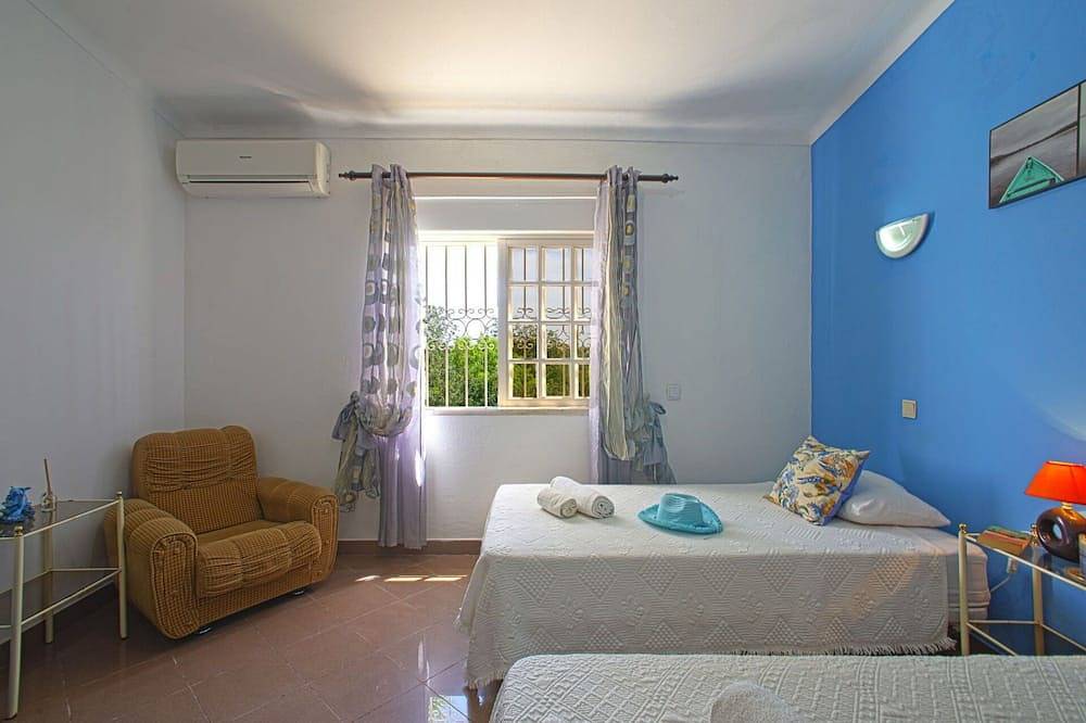 Prachtig vrijstaand vakantiehuis met privé zwembad, airco, Wifi, Tv, terras en parking in Paderne, Faro District