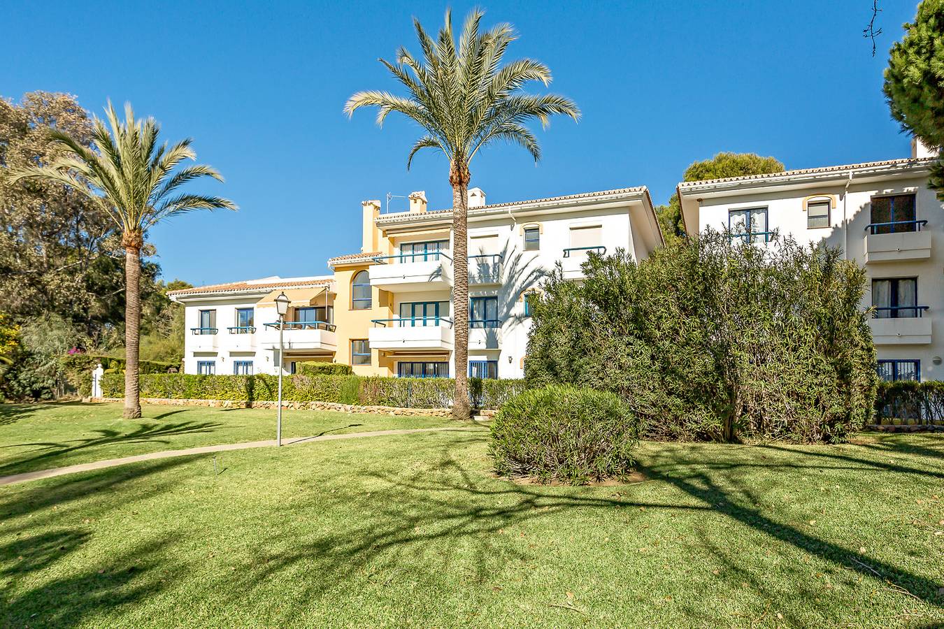 Geheel appartement, Vakantieappartement voor 6 personen met tuin in Playa Cabopino, Marbella