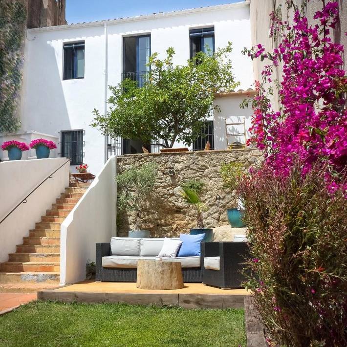 Alojamiento y desayuno para 2 personas, con Terraza además de Jardín y Vistas en Palafrugell