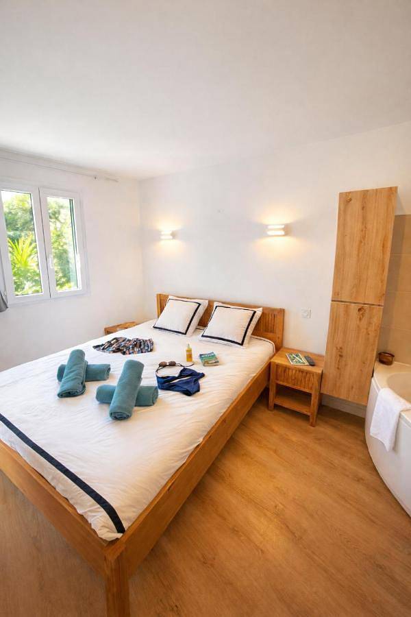 Gîte pour 5 personnes, avec jardin ainsi que piscine et jacuzzi dans Plage La Badine