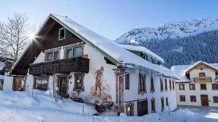 Ferienwohnung für 8 Personen, mit Garten und Ausblick, mit Haustier in Nesselwängle