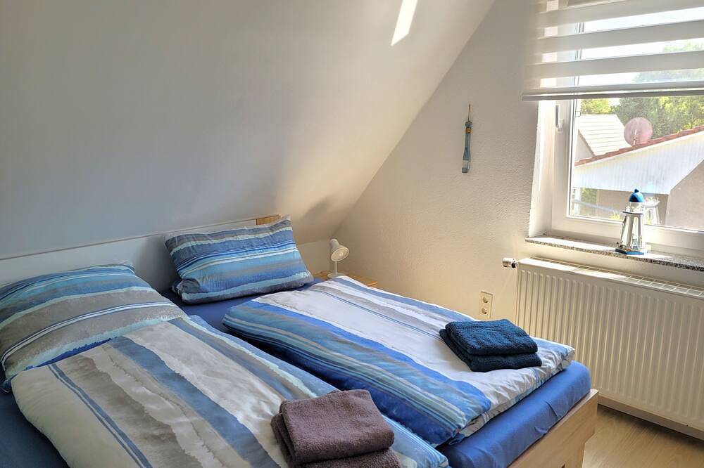 Ganze Wohnung, Ferienwohnung Skrebbas - Ferienwohnung Dachgeschoss in Groß Kordshagen, Stralsund Umland