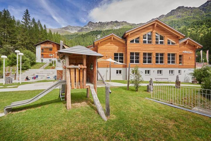 Parc de vacances pour 2 personnes, avec piscine ainsi que vue et balcon dans Zinal - 3