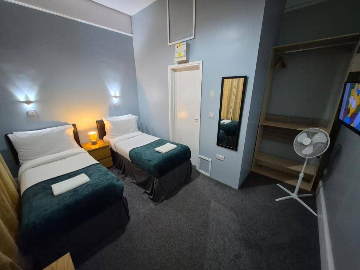 Victorin House - All rooms are En-Suite in Portsmouth, South East England