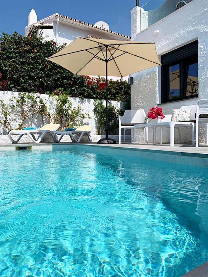 'Wonderful House by the sea' with Sea & Mountain View, Pool and Wi-Fi in Playa de Burriana, Nerja