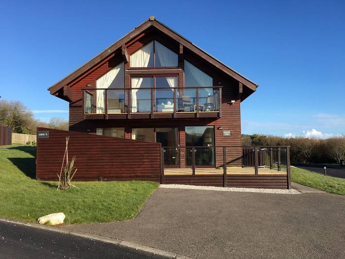 Chalet for 8 people, with garden and pool as well as sauna in Cornwall