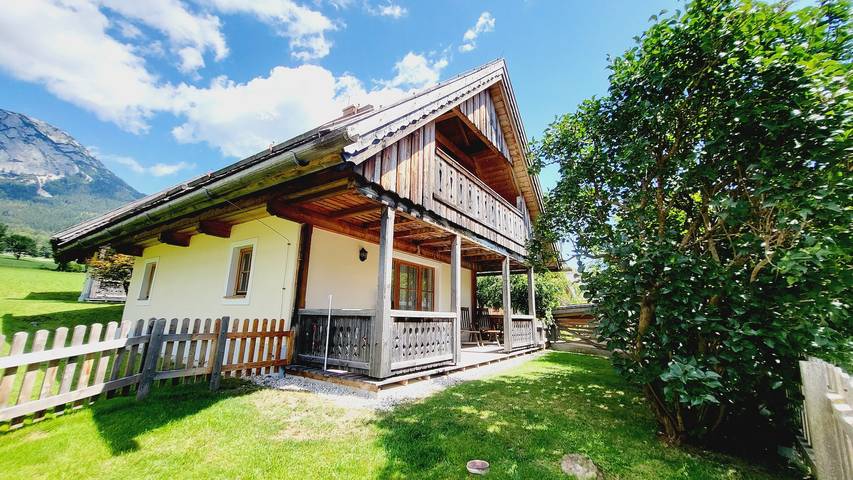 Ferienhaus für 6 Personen, mit Sauna und Ausblick sowie Garten, kinderfreundlich in Dachstein