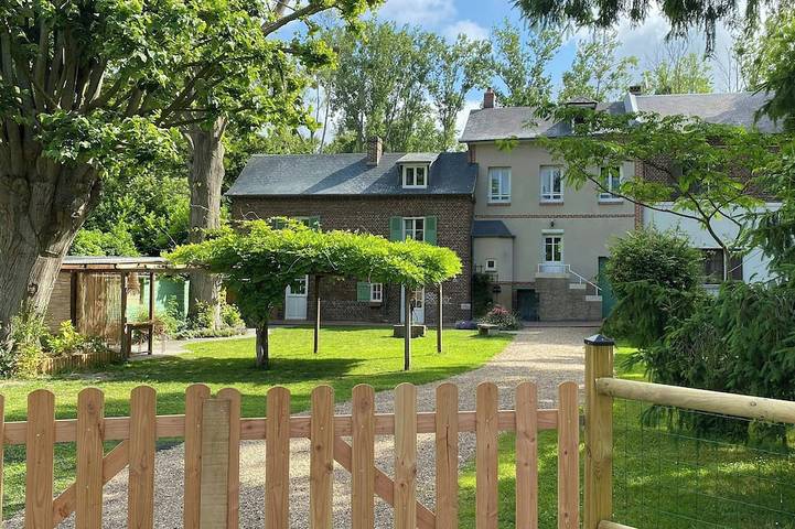 Location de vacances pour 8 personnes, avec jardin à Poses (homonymie)