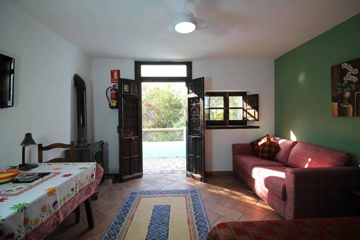 Casa rural para 2 personas, con piscina y terraza además de jardín y vistas, Se admiten mascotas en Serranía de Ronda - 3