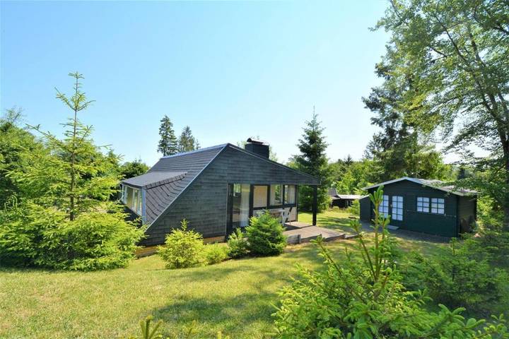 Luxus-Ferienhaus für 5 Personen, mit Terrasse und Garten sowie Pool und Ausblick in Gerolstein
