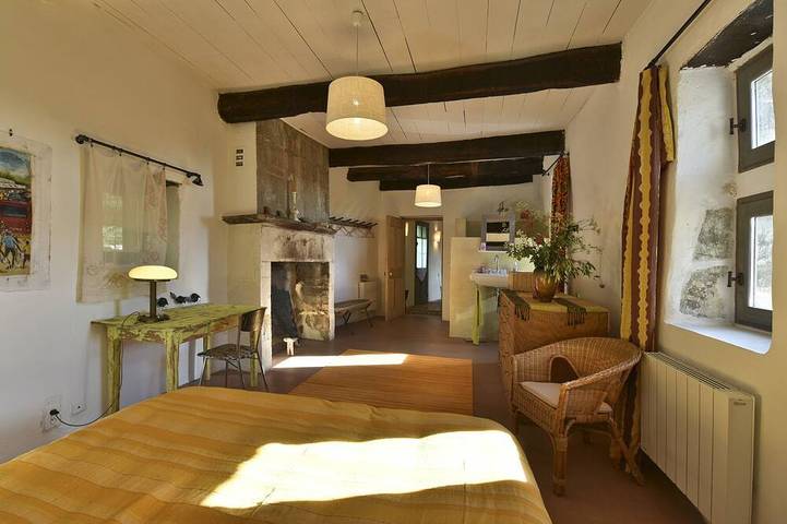 Vacances dans le Sud de l'Ardèche dans une belle vieille maison en pierres in Barjac, Région d'Alès