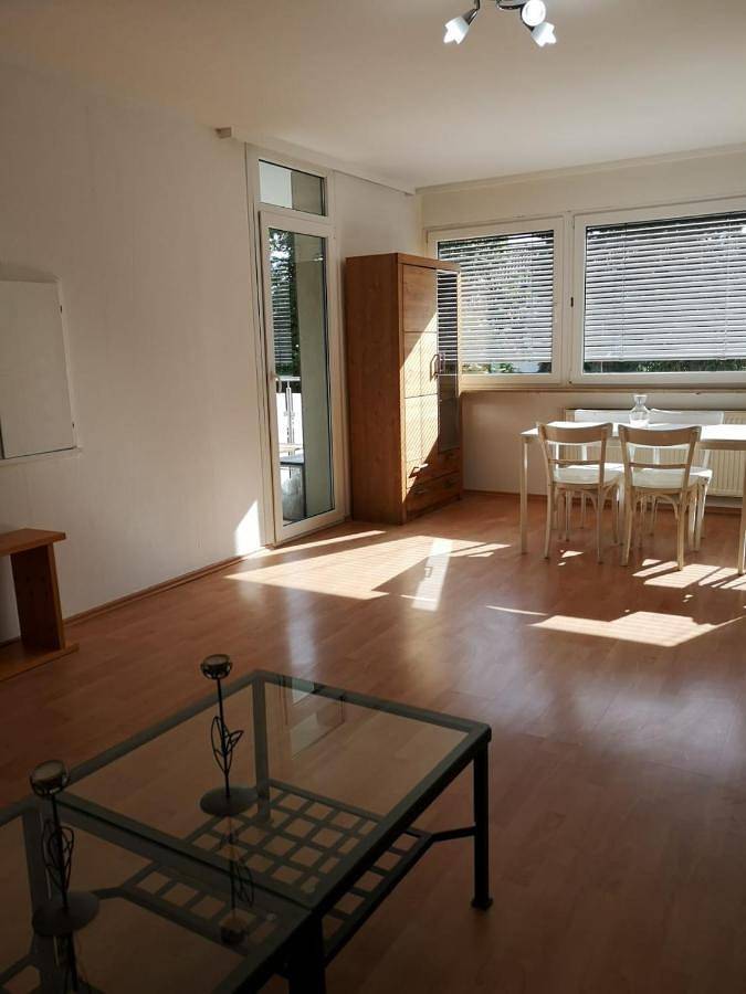 Ferienwohnung für 8 Personen, mit Balkon und Garten in Eppelheim