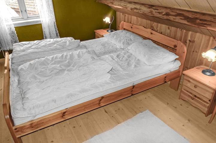 Beach front home in Skiftun with Wifi in Hjelmeland
