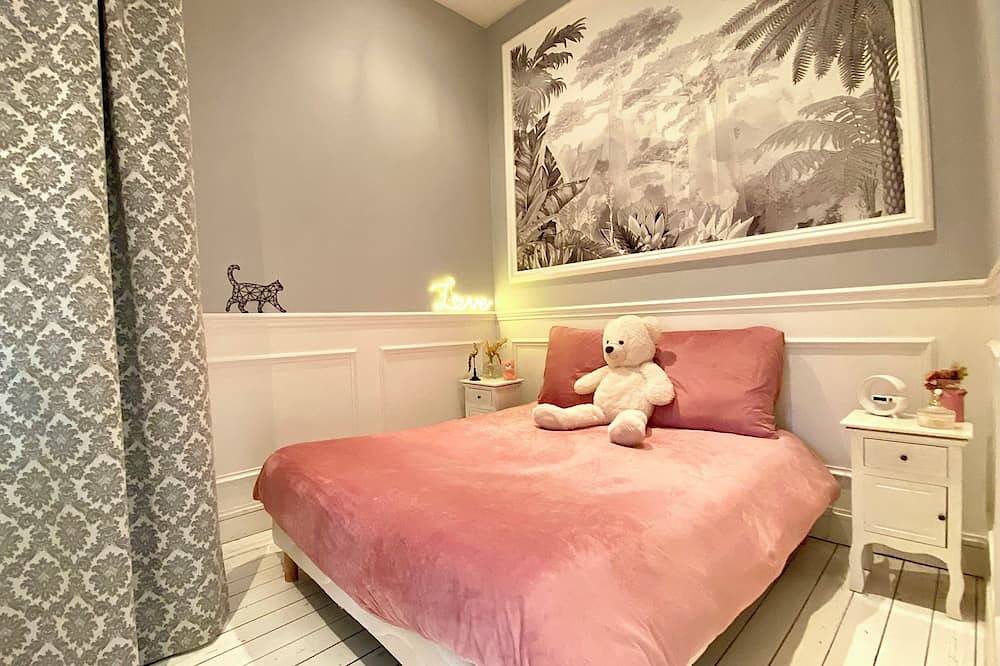 Entire apartment, Large Luxury Apartment with Jacuzzi, Terrace and Parking in Hyper Centre! in Bordeaux, Bordeaux region