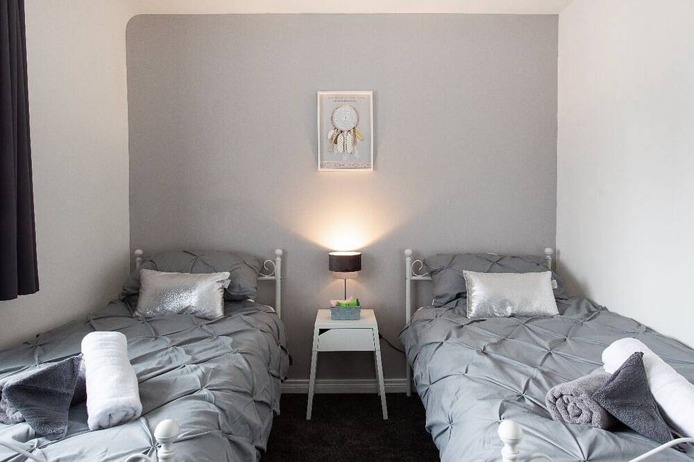 Beautifully Refurbished Belfast Home - Wifi/Parking/Close to Centre in Belfast, County Antrim