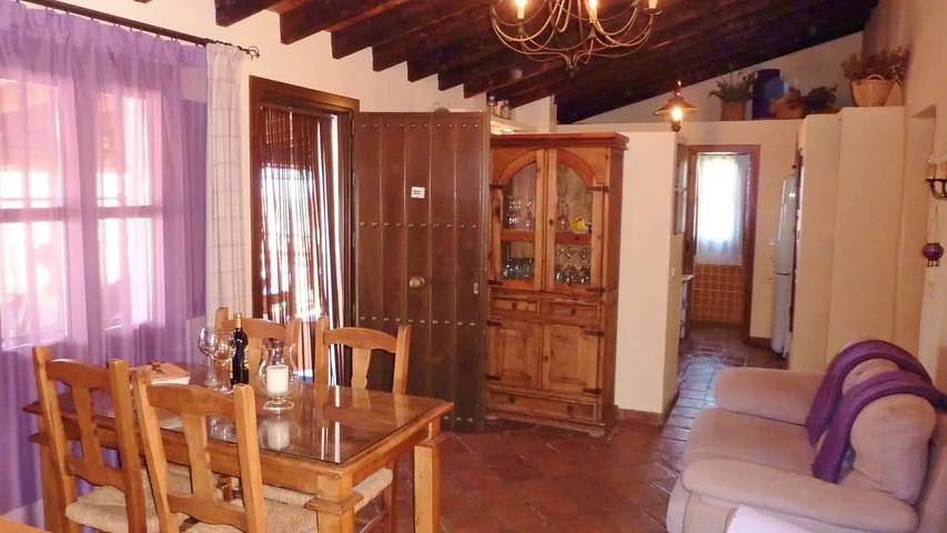 Chalet para 5 personas, con jacuzzi y terraza además de piscina y jardín, Se admiten mascotas en Antequera - 2