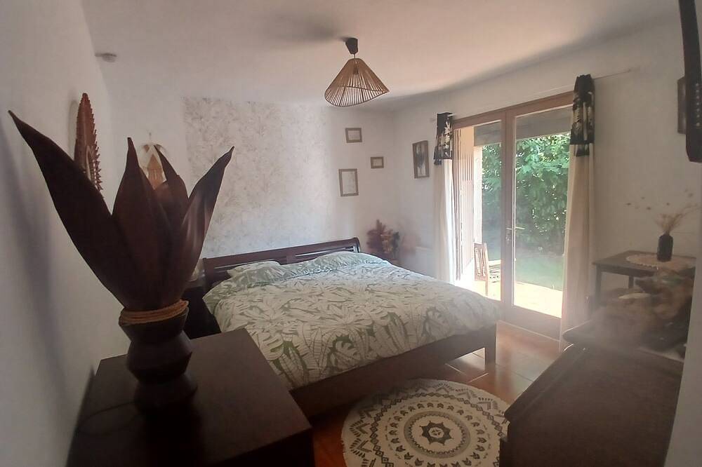 Amouratcha guest room in Fabrègues, Côte d'Améthyste