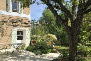 Gîte pour 4 personnes, avec jardin et terrasse à Roaix
