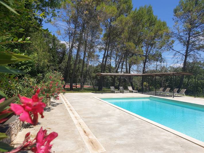 Le Mas Toupian: 500 m², grande giardino mediterraneo, tennis, piscina, pétanque, aria condizionata in Goudargues, Nimes e dintorni