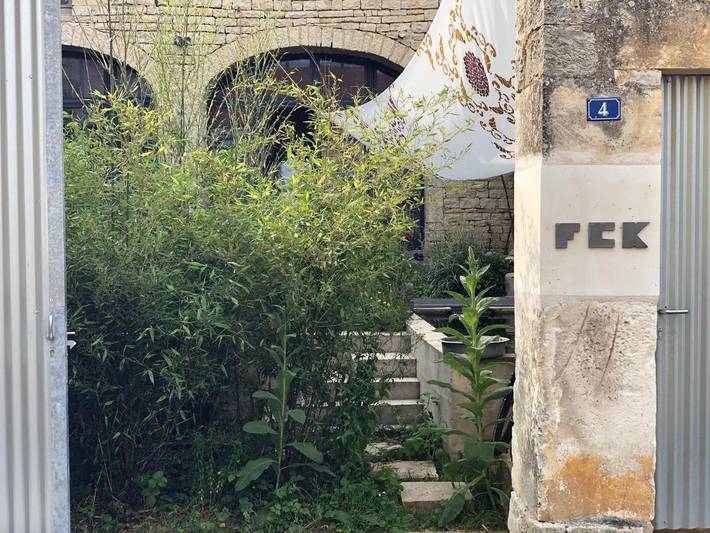 Gîte pour 3 personnes, avec Balcon et Terrasse ainsi que Jardin et Piscine à Annay-sur-Serein