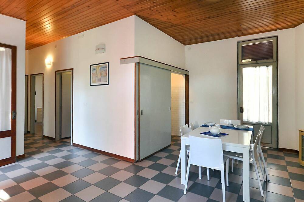 Splendida villa indipendente per 8 persone con A/C, Tv, terrazza, animali ammessi e parcheggio in Lignano Riviera, Lignano Sabbiadoro