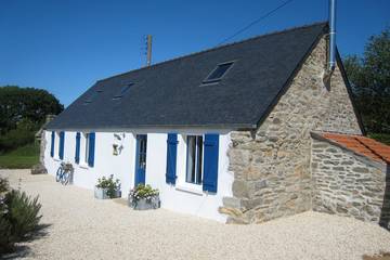 Gîte pour 7 personnes, avec jardin à Plourin