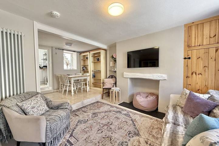 Cottage for 4 people, with garden, with pets in Kingsbridge