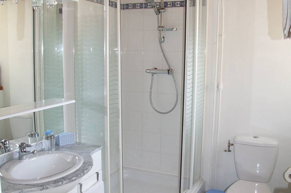 Appartement entier, F2 tout confort - Vue lac depuis la terrasse - in Puy-Saint-Eusèbe, Parc national des Écrins