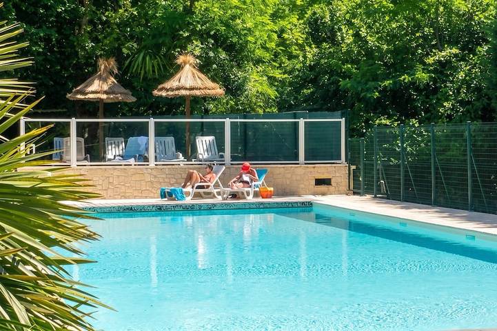 Chalet pour 5 personnes, avec piscine ainsi que terrasse et jardin, animaux acceptés - 1