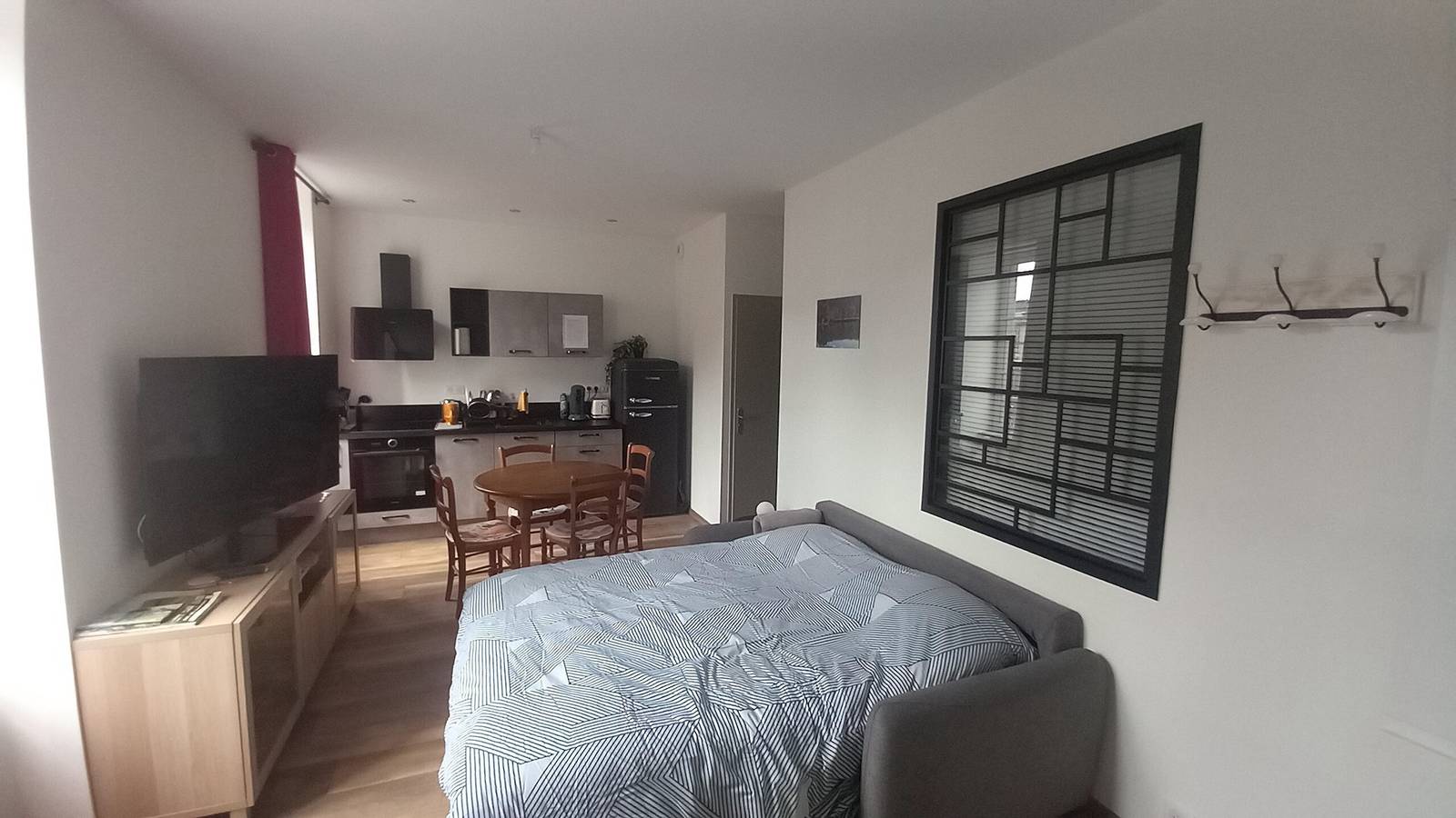 Appartement entier, Appartement 'Au Petit Bonheur T2 4 Personnes' avec Vue sur la Montagne/ wifi illimité in Mont-Dore, Parc naturel régional des Volcans d'Auvergne