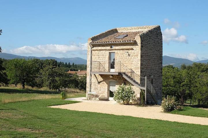 Gîte pour 4 personnes, avec balcon et jardin à Ardoix