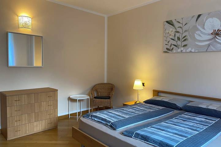 Ganze Wohnung, Casa Elena, bis 4 Personen, großer sonniger Balkon, ca. 300m zum See/ Strand in Idro, Gardasee-Berge