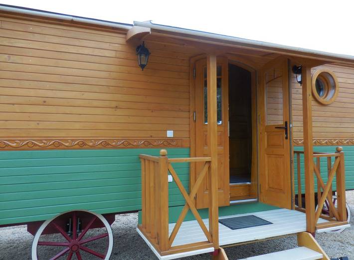 Gîte pour 4 personnes, avec terrasse et vue sur le lac à Pruniers-en-Sologne