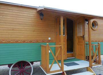Gîte pour 4 personnes, avec vue sur le lac et terrasse à Pruniers-en-Sologne