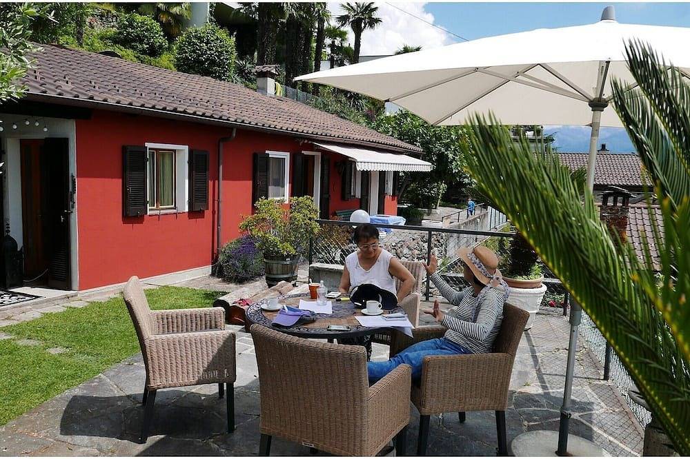 Garantierte Erholung in einzigartigem Tessiner Gartenhaus mit Panorama-Seesicht in Porta (Brissago), Brissago