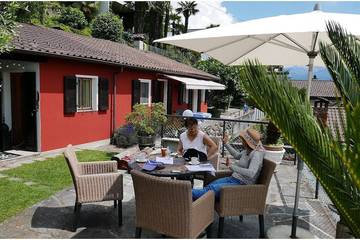 Ferienhaus für 4 Personen, mit Balkon und Garten, mit Haustier in Brissago