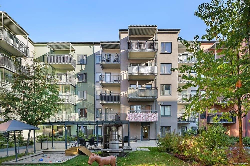 Ganze Wohnung, Stylish Sätra Apartment with Balcony Near Metro in Schwedische Ostsee
