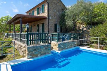 Ferienhaus für 6 Personen, mit Pool in Pietrabruna