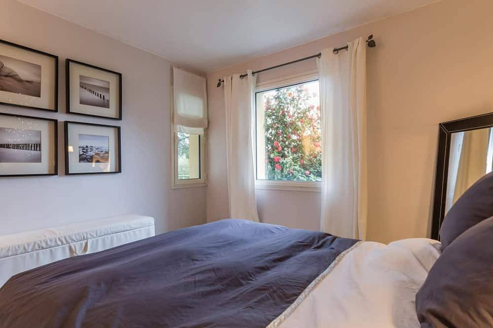 Maison contemporaine à Jullouville avec piscine privée et jardin in Jullouville, Côte de la Déroute