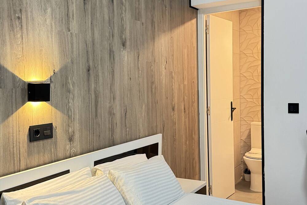 Cozy Street View Double Room with Bathroom | 033 in Centro (Madrid), Madrid