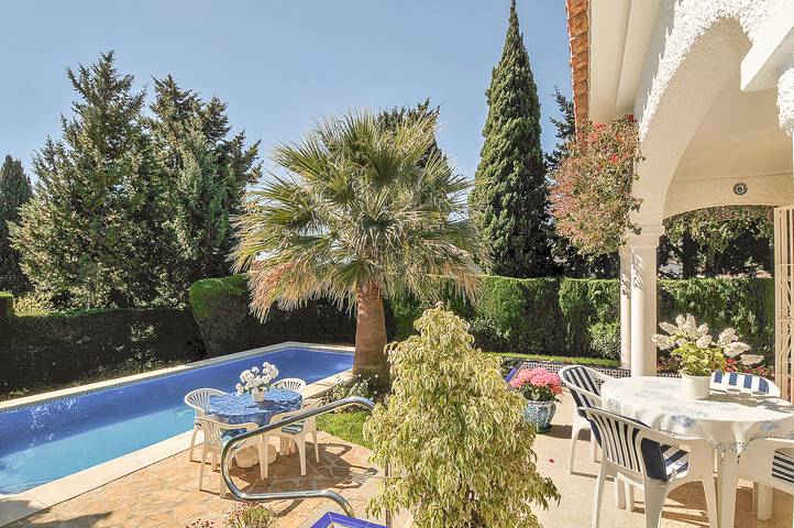 Chalet para 4 personas, con piscina además de terraza y jardín, Familias con niños en Costa del Sol Occidental - 2