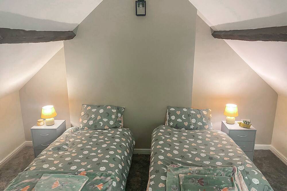 Moderne-Cottage-Sdb privée avec baignoire-Vue ville-Gaia Lane in Staffordshire