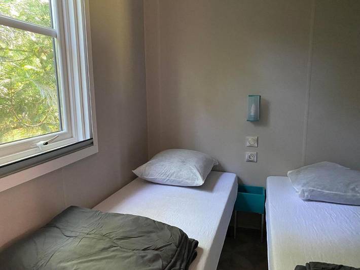 Camping pour 4 personnes, avec piscine ainsi que bassin pour enfant et terrasse à Arès - 3
