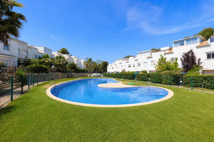 Casa para 8 personas, con jacuzzi además de jardín y terraza, Se admiten mascotas en Salou