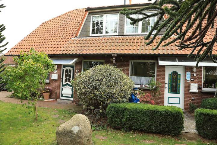 Ferienwohnung für 4 Personen, mit Terrasse und Garten sowie Sauna in Hage